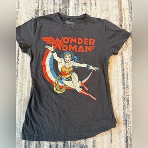 DC Women's Teen Juniors Vintage Wonder women Size Small S T-Shirt